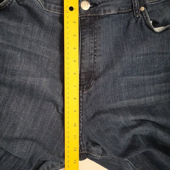 DC Jeans Medium Wash Ladies Size 20 Curvy Zipper & Button Closure Blue Jeans - Picture 10 of 11